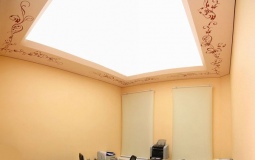 Белый светопрозрачный потолок для офиса